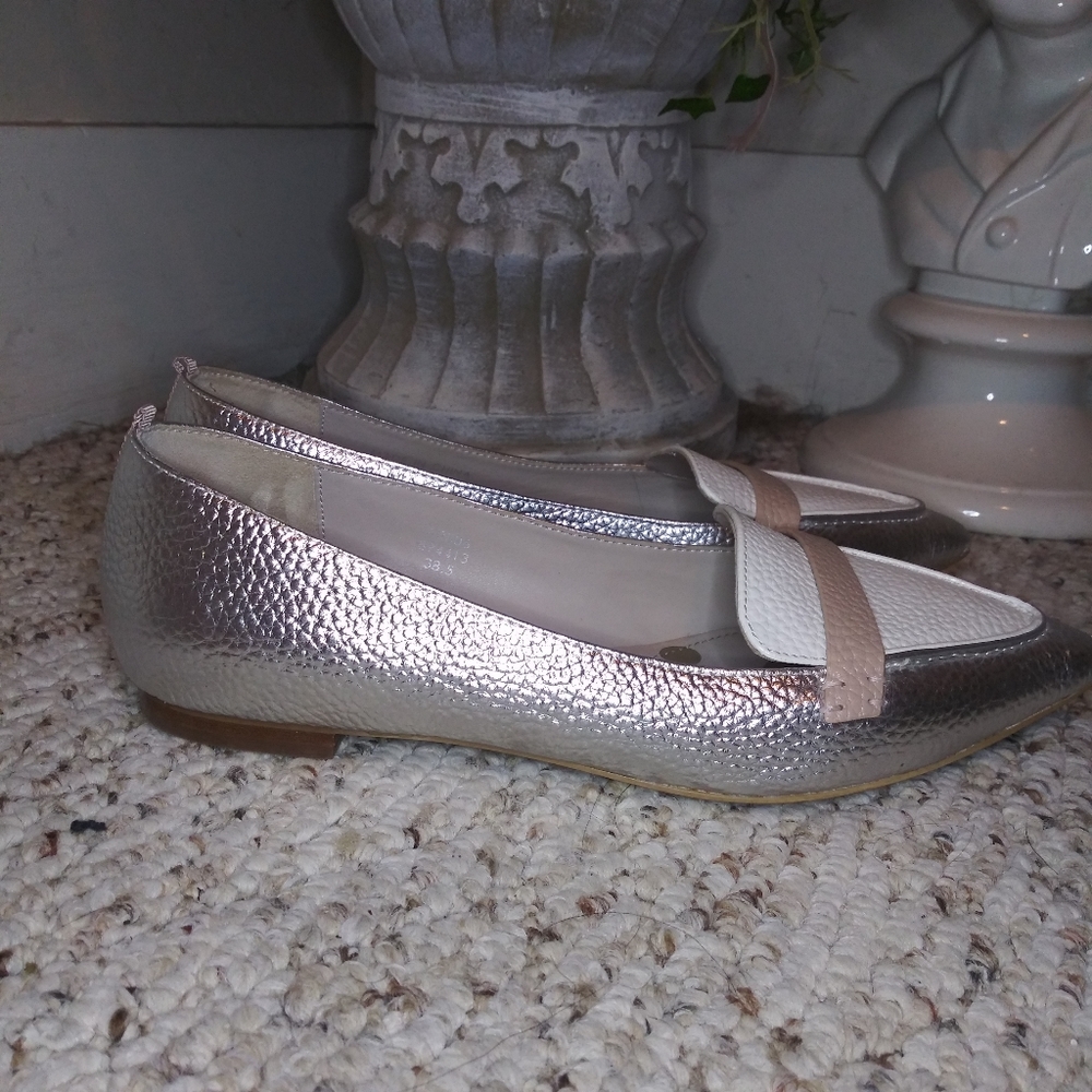 Boden Cordelia Silver & White Pebbled Leather, Color Blocked Pointed Toe Loafers - Picture 2 of 8